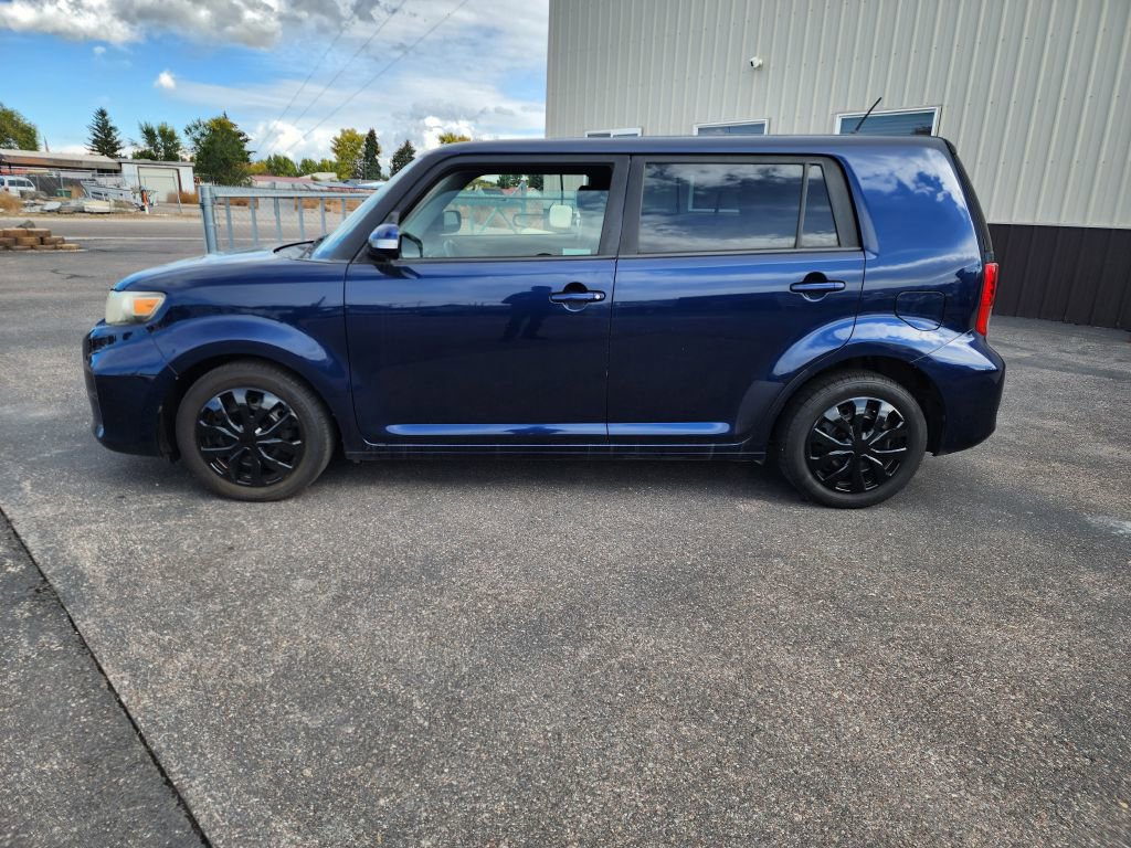 Used 2014 Scion xB FWD image 2