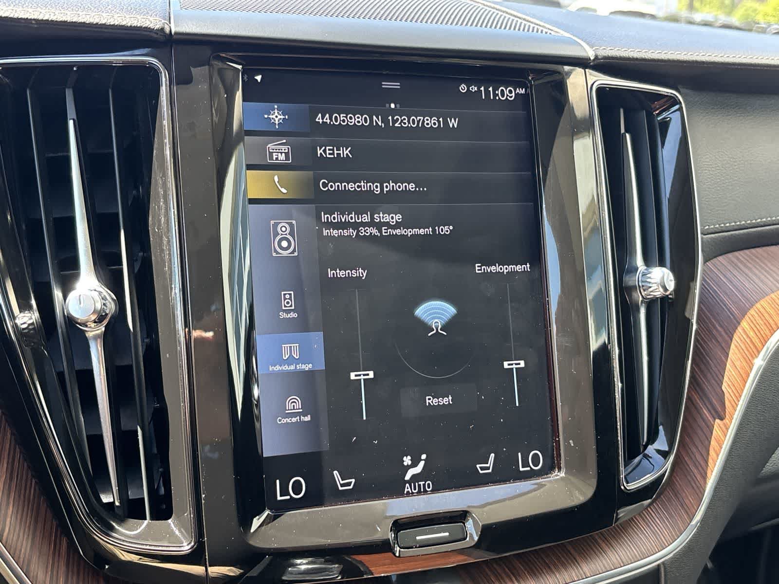 Used 2019 Volvo XC60 T8 Inscription w/ Advanced Package AWD/4WD image 19