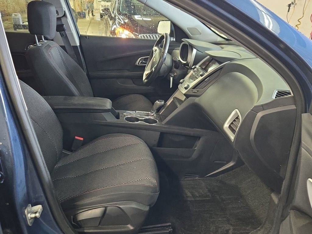 Used 2017 Chevrolet Equinox LT w/ Convenience Package image 11