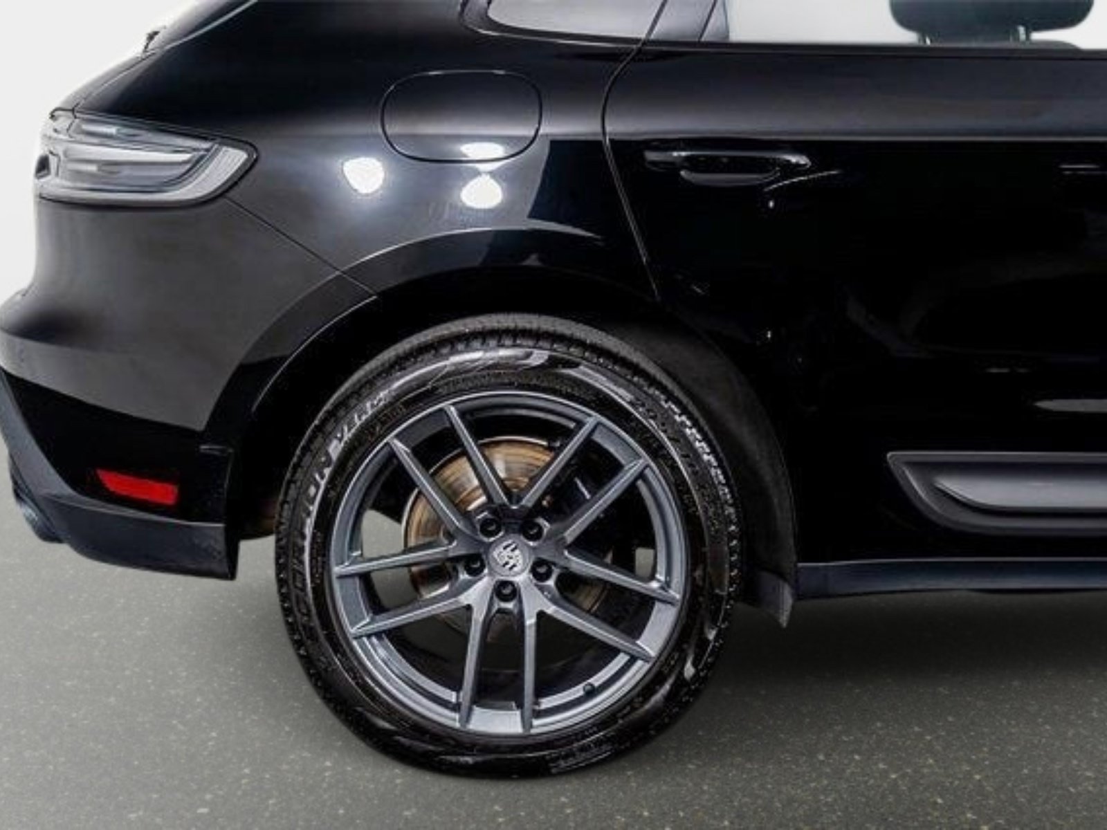 Used 2025 Porsche Macan Turbo AWD/4WD image 8