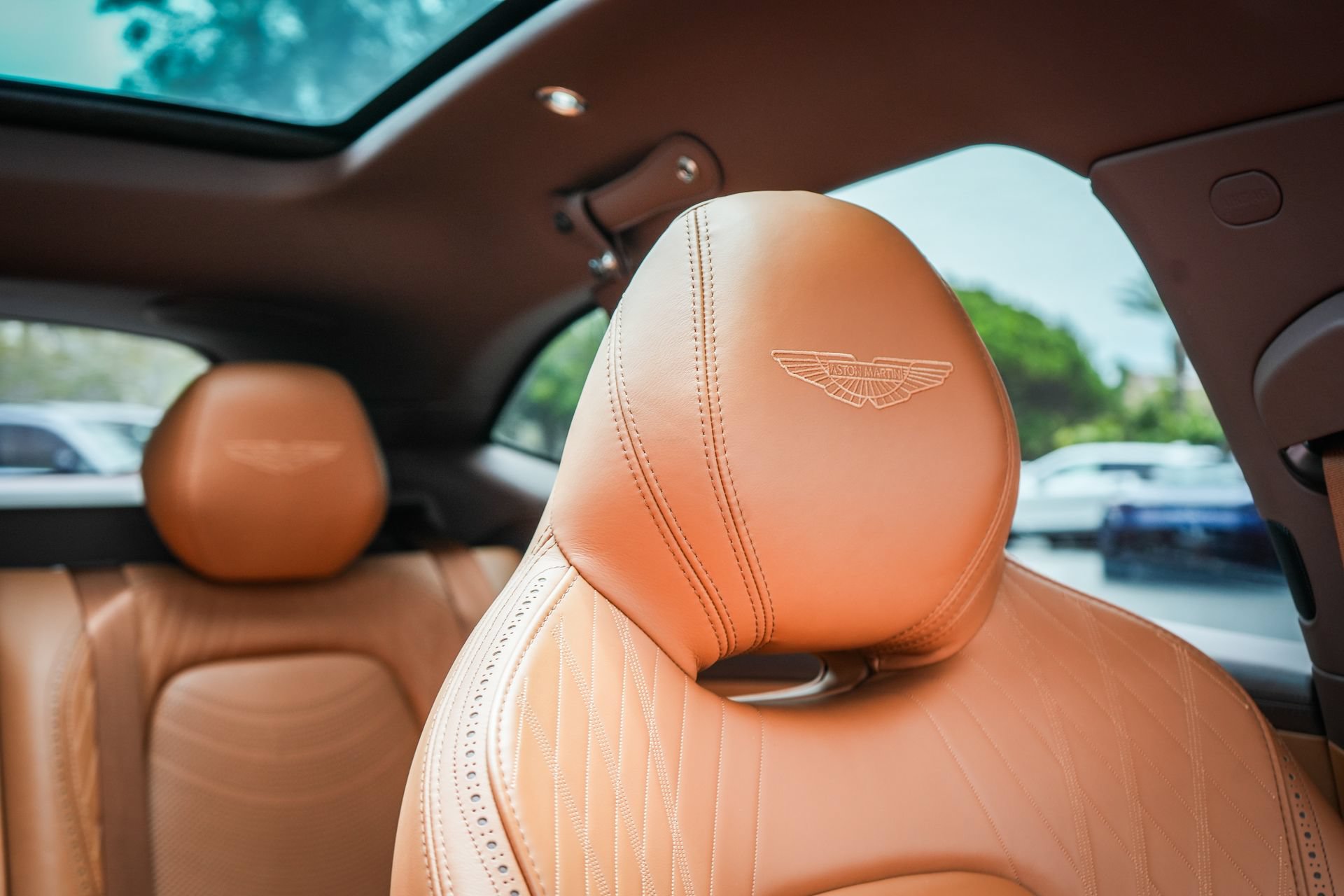 Used 2022 Aston Martin DBX AWD/4WD image 23