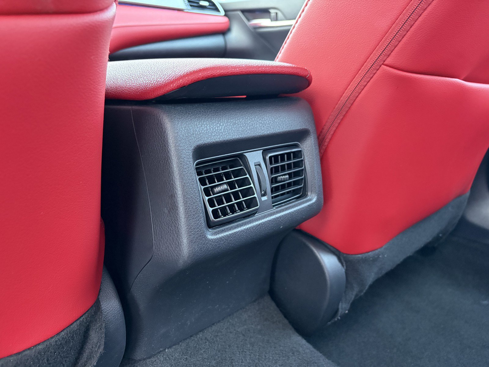 Used 2024 Toyota Camry XSE FWD image 30