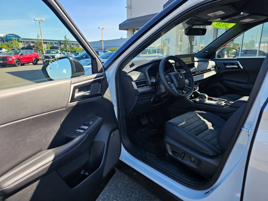 New 2026 Mitsubishi Outlander LE AWD/4WD image 16