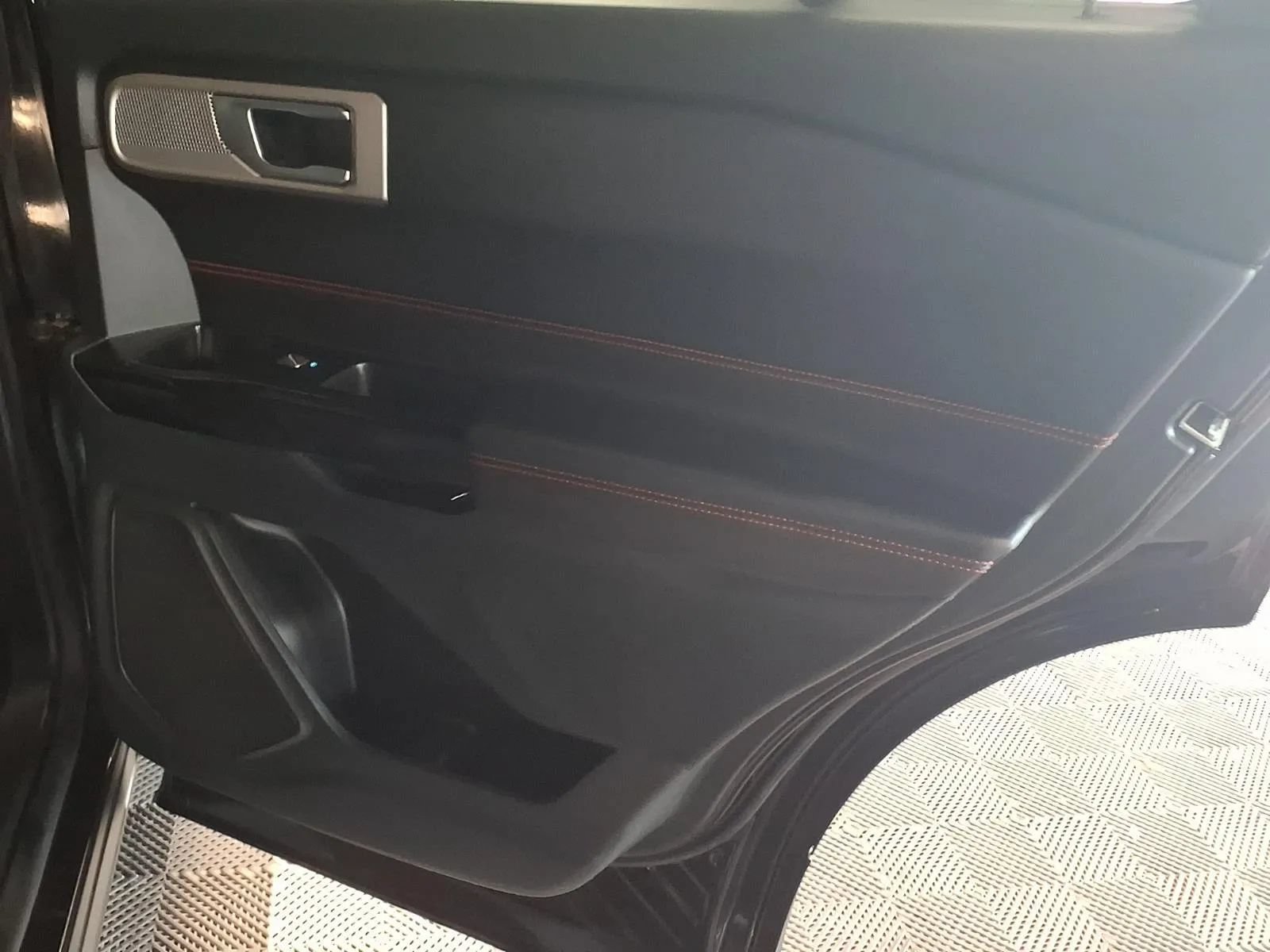 Used 2023 Ford Explorer ST-Line RWD image 10