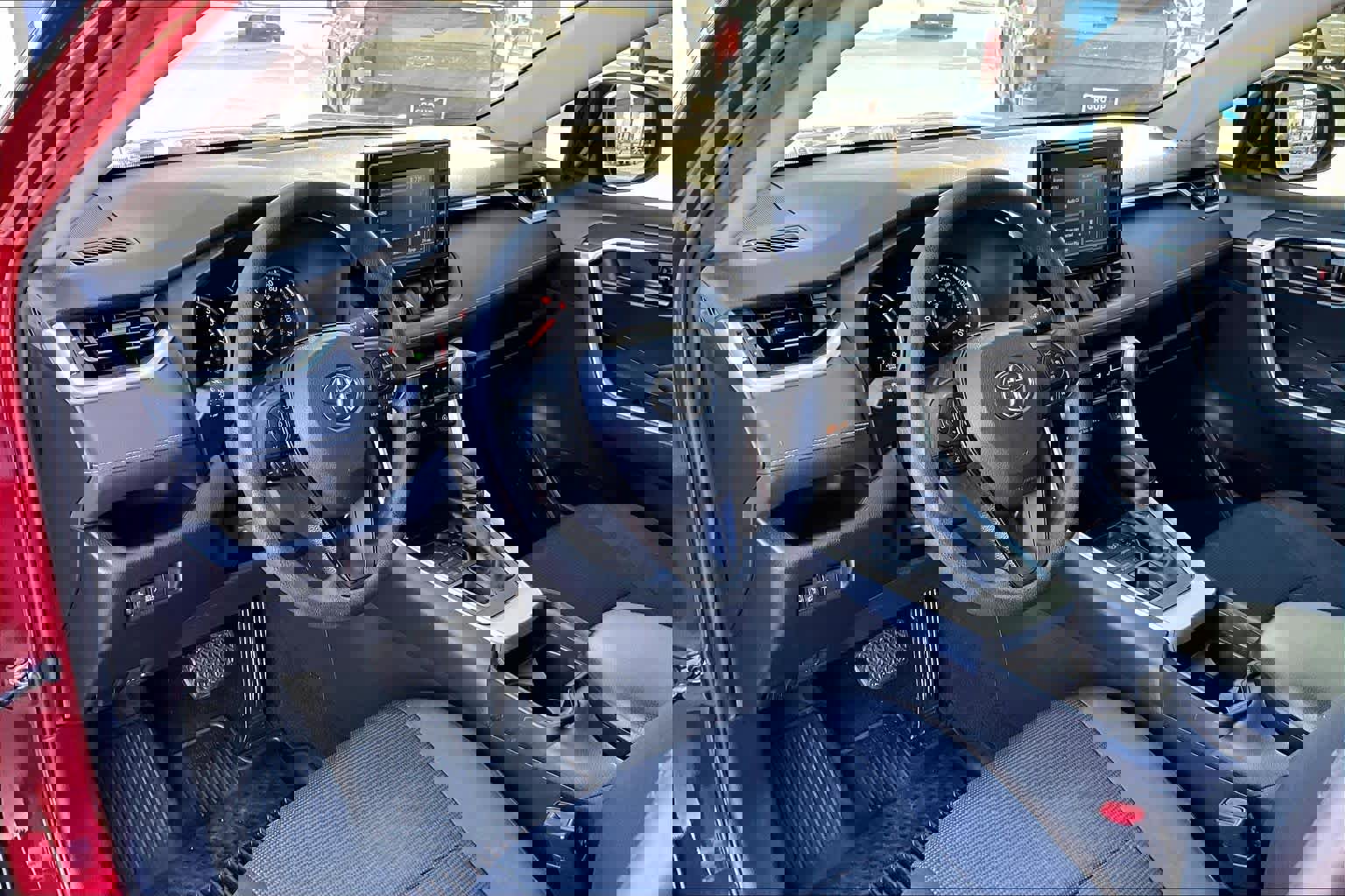 Used 2019 Toyota RAV4 LE w/ All Weather Liner Package image 18