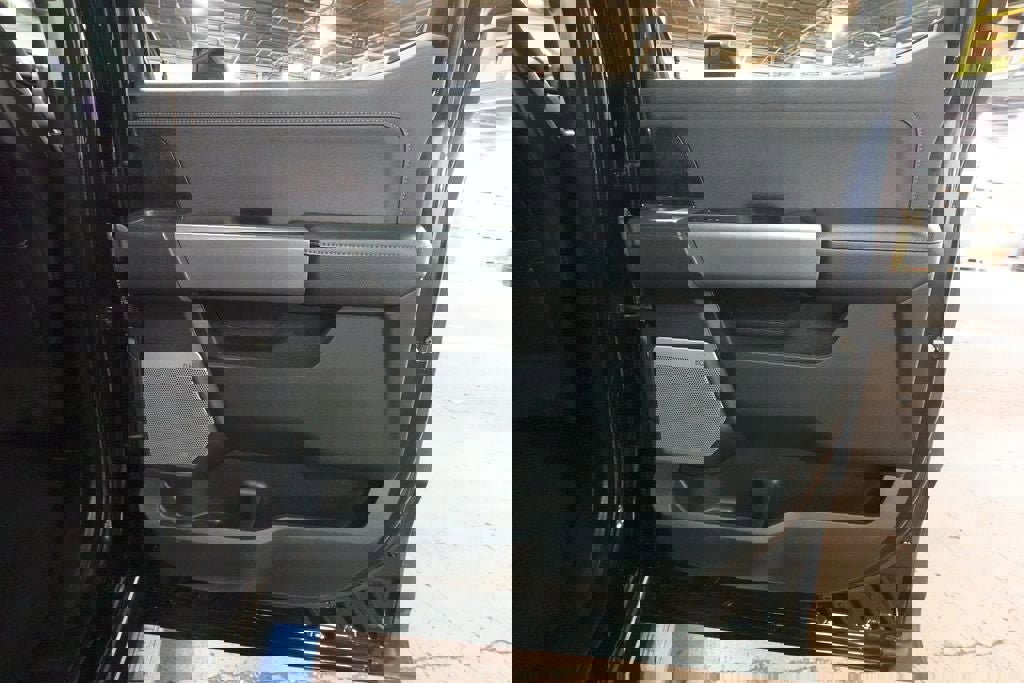 Used 2023 Ford F350 Lariat w/ Lariat Ultimate Package AWD/4WD image 30