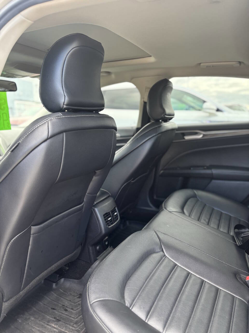 Used 2017 Ford Fusion SE w/ Fusion SE Technology Package image 16