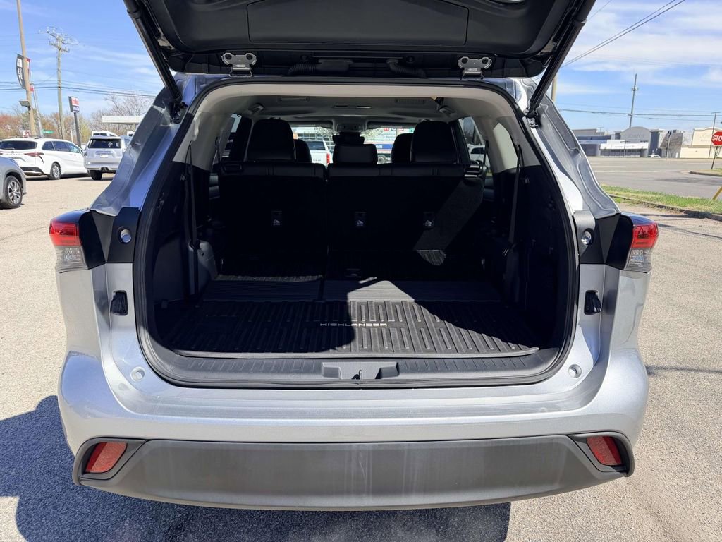 Used 2022 Toyota Highlander XLE image 15