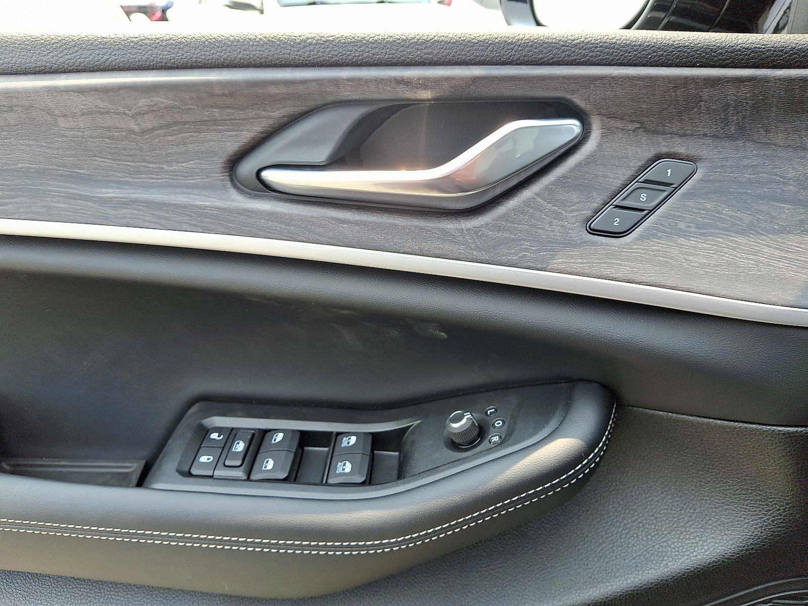 New 2025 Jeep Grand Cherokee L Limited image 9