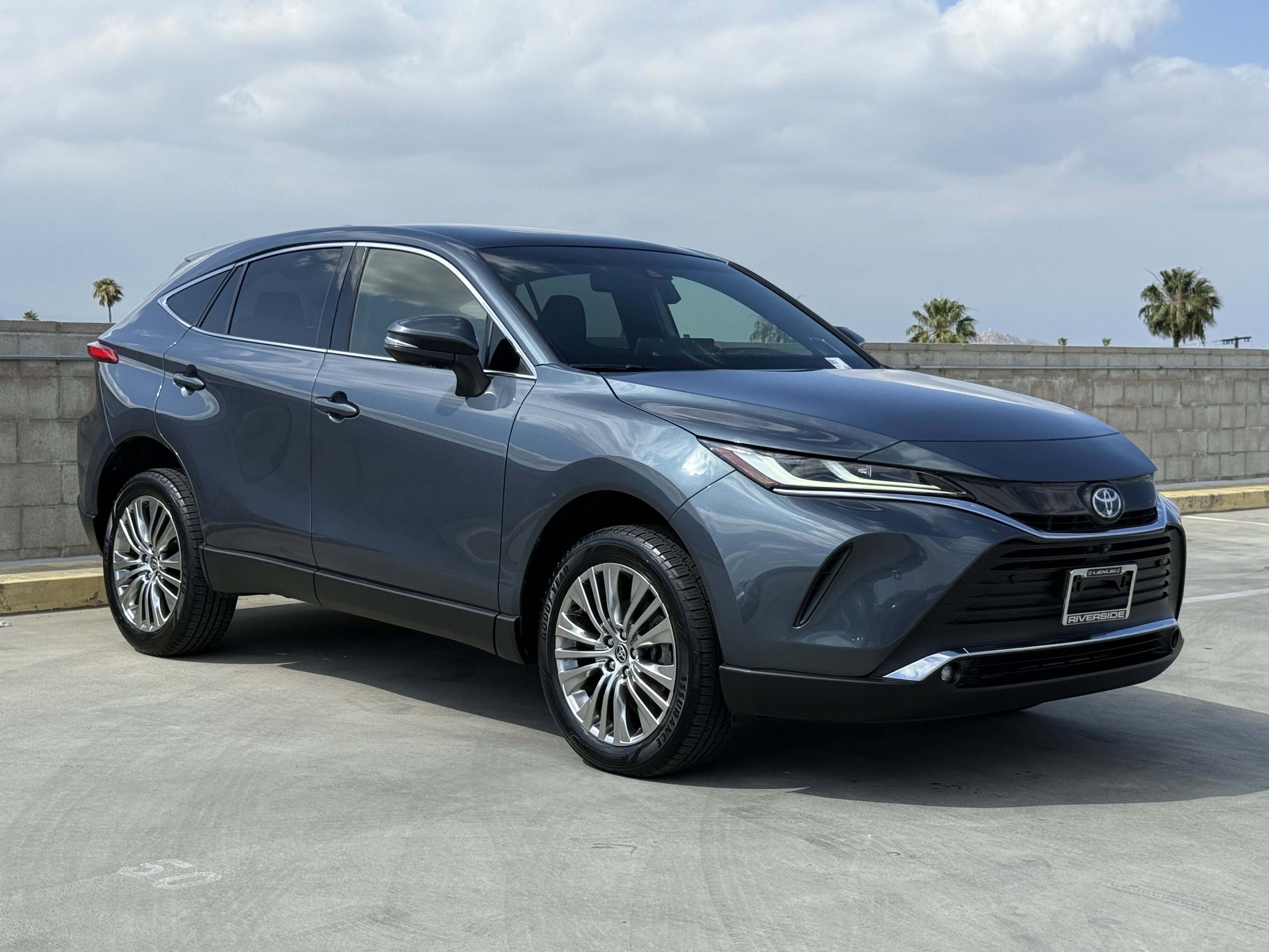 Used 2022 Toyota Venza Limited AWD/4WD image 2