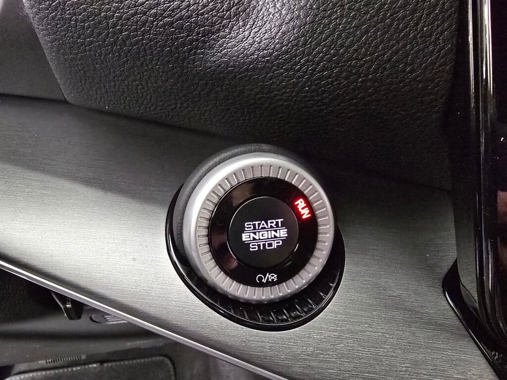 New 2025 Jeep Wagoneer L Series II w/ HD Trailer Tow Package w/25F image 19