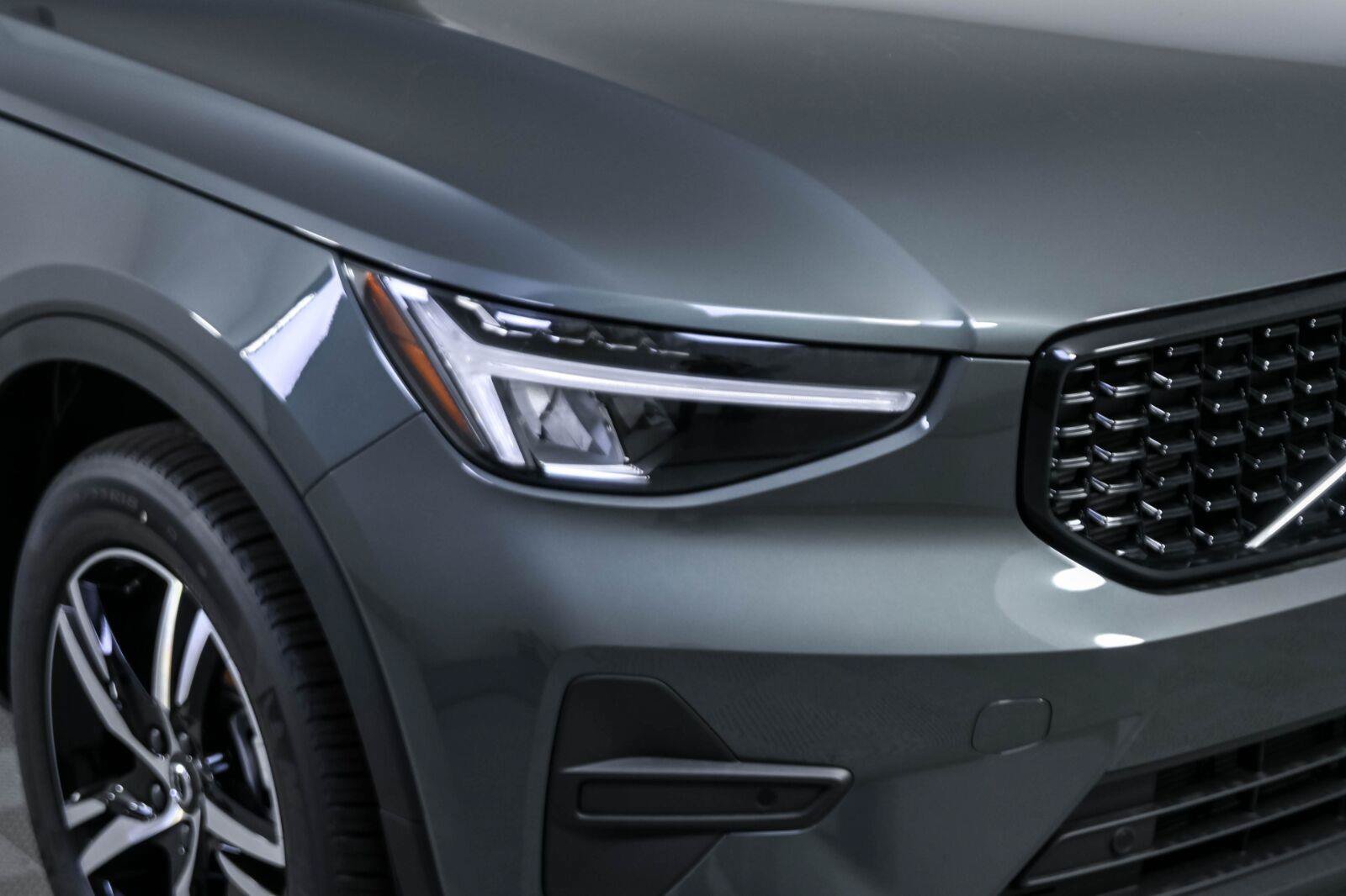 New 2026 Volvo XC40 B5 Core w/ Protection Package Premier AWD/4WD image 35