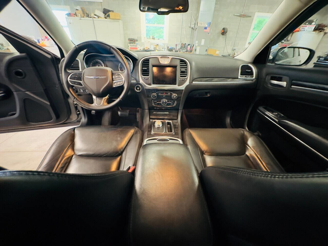 Used 2018 Chrysler 300 Touring L AWD/4WD image 16