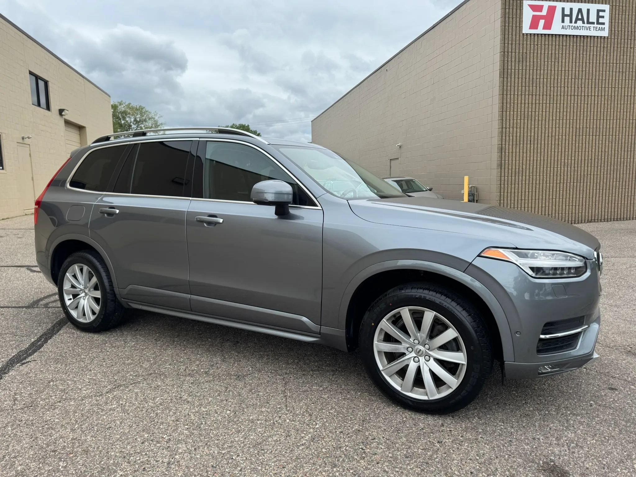Used 2016 Volvo XC90 T6 Momentum w/ Momentum Plus Package AWD/4WD image 12