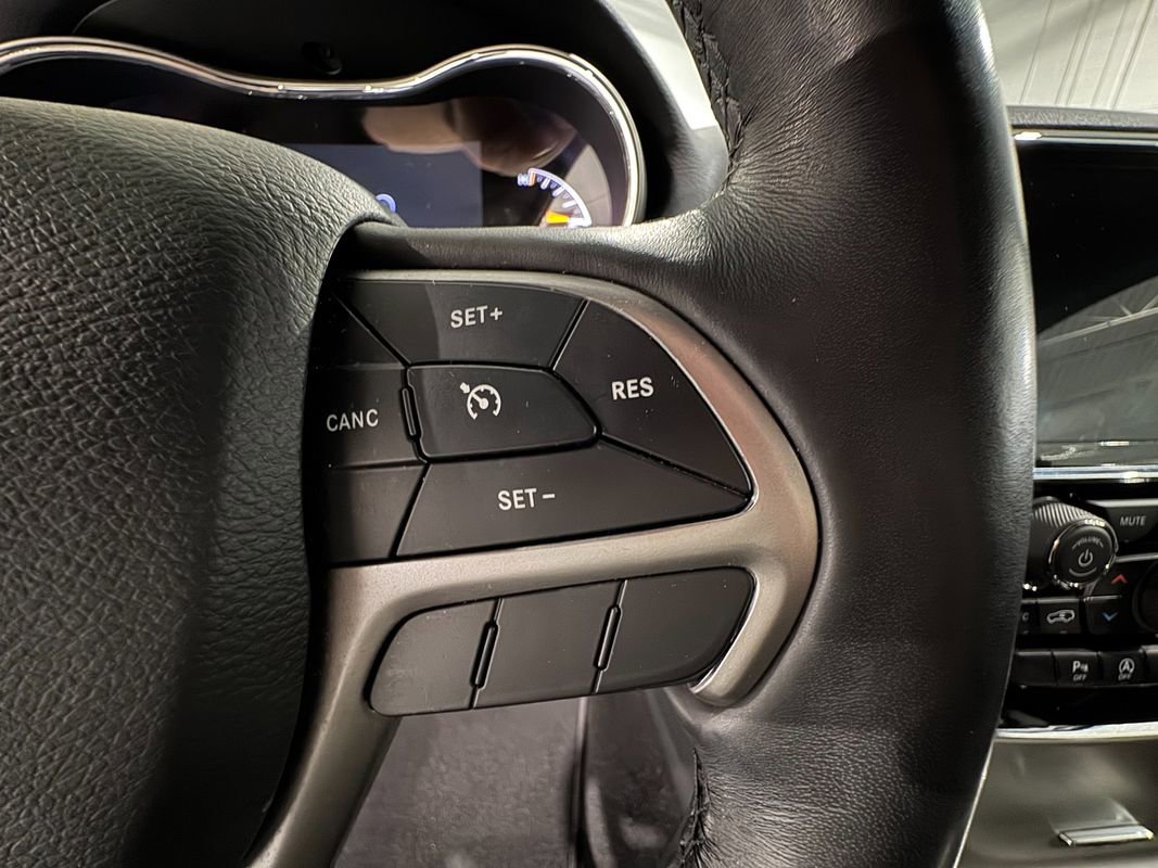 Used 2020 Jeep Grand Cherokee Altitude image 14