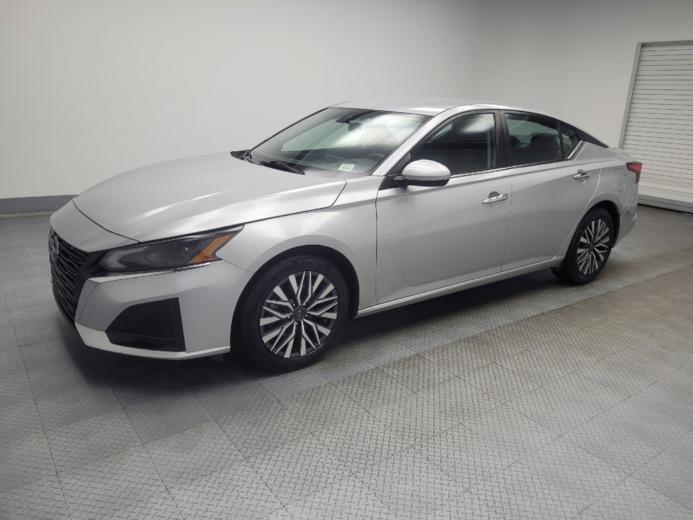 Used 2023 Nissan Altima 2.5 SV image 2