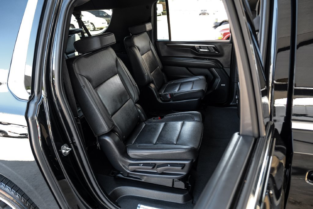 Used 2025 Chevrolet Suburban LT w/ Comfort Package RWD image 36