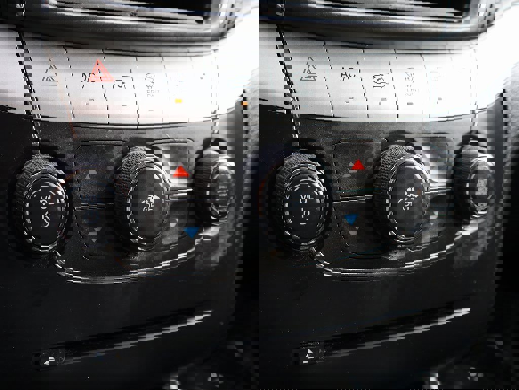 Used 2020 Dodge Journey SE w/ SE Popular Equipment Group image 37