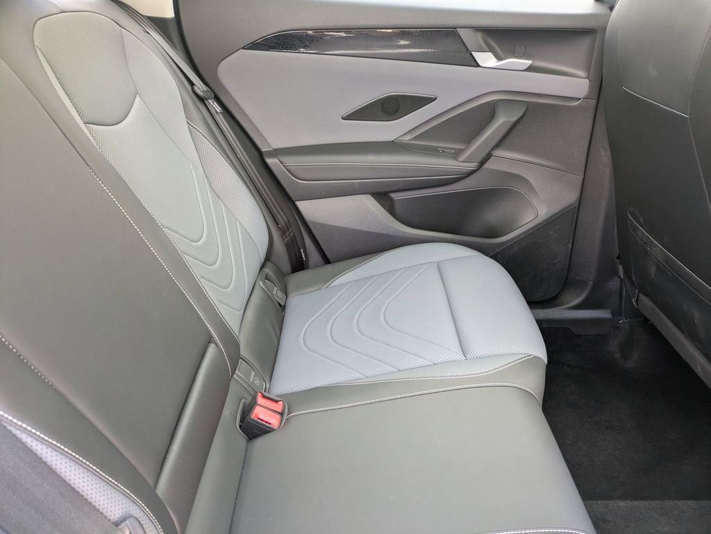 Used 2025 Volkswagen Tiguan SE w/ Panoramic Sunroof Package AWD/4WD image 36