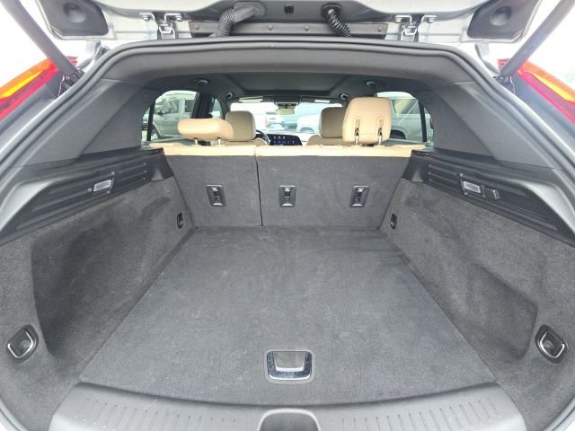 Used 2024 Cadillac XT4 Luxury w/ Cold Weather Package image 12