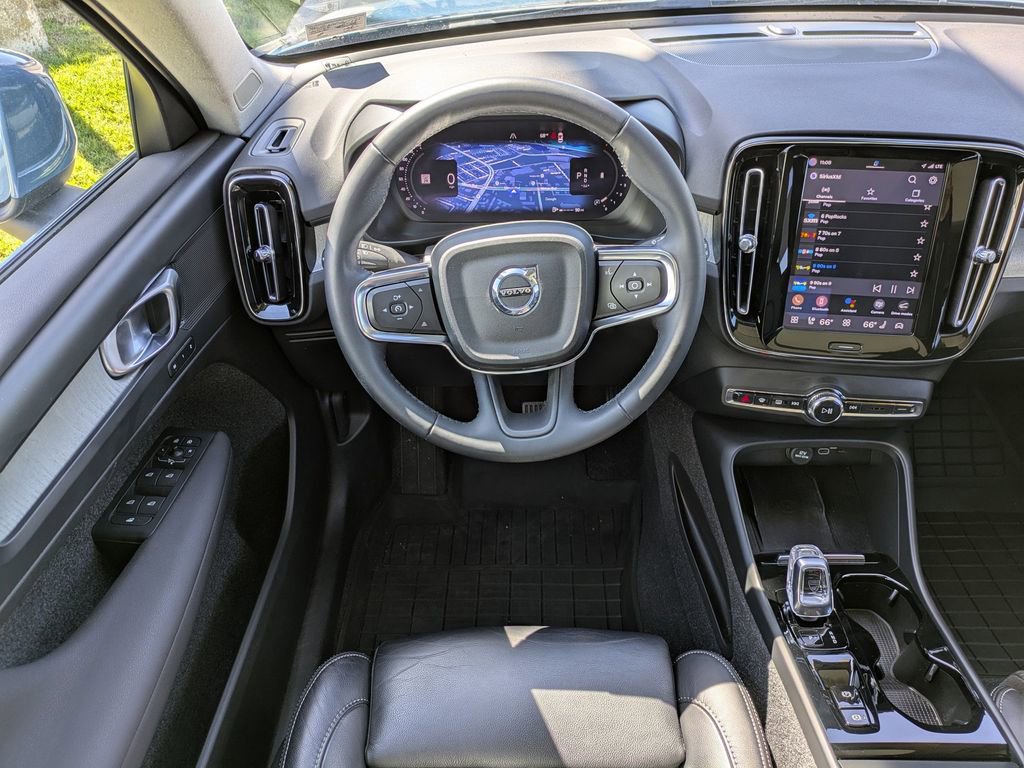 Certified 2023 Volvo XC40 B5 Plus w/ Driver Assist Package AWD/4WD image 16