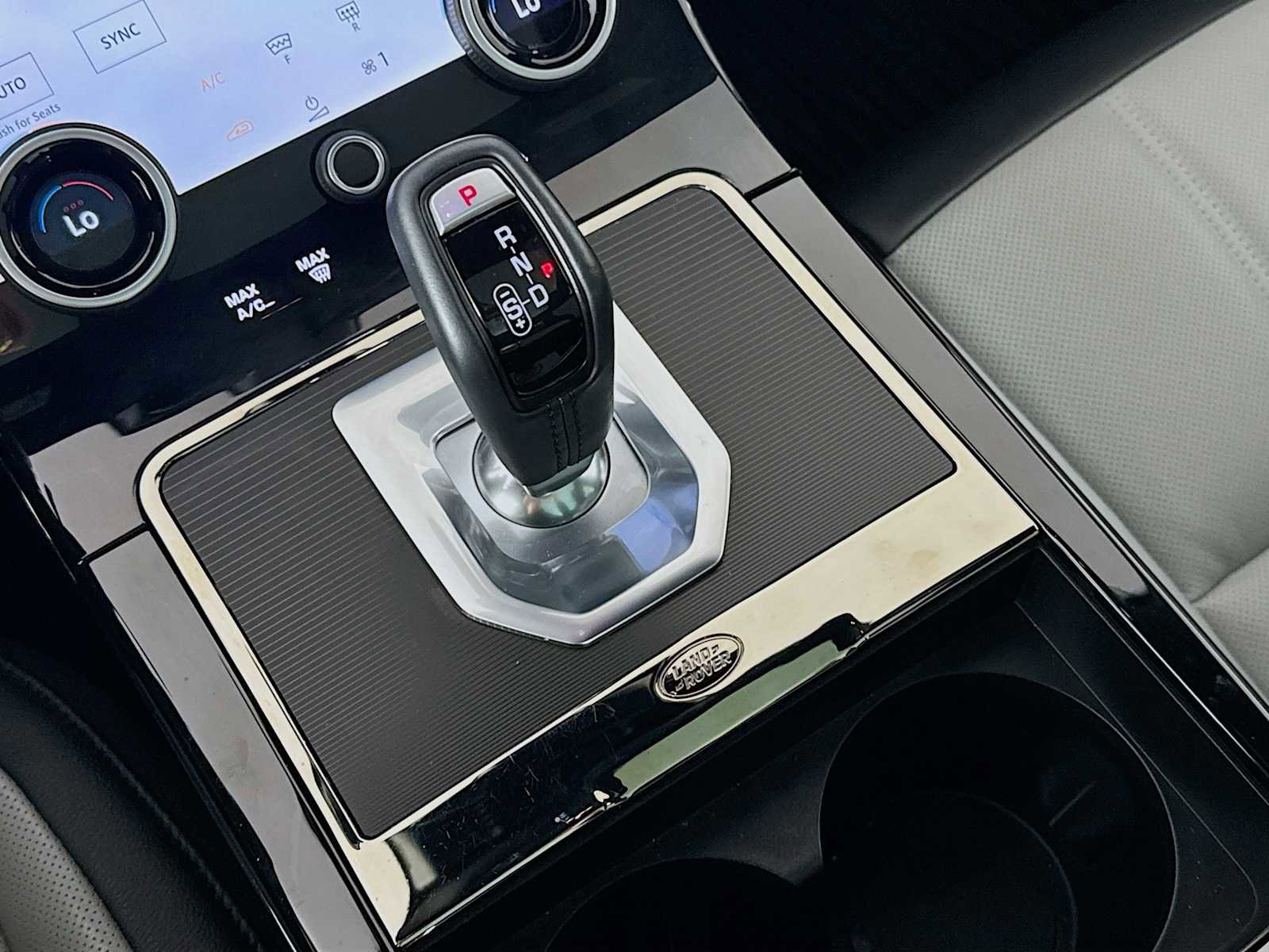 Used 2023 Land Rover Range Rover Evoque R-Dynamic SE image 18