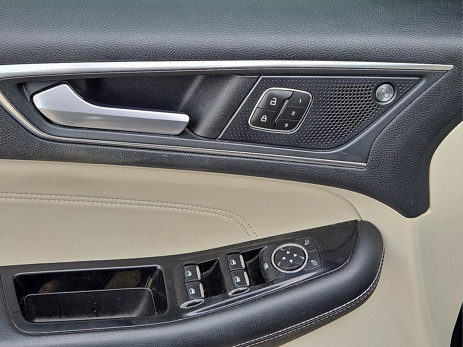 Used 2020 Ford Edge Titanium w/ Equipment Group 301A FWD image 13