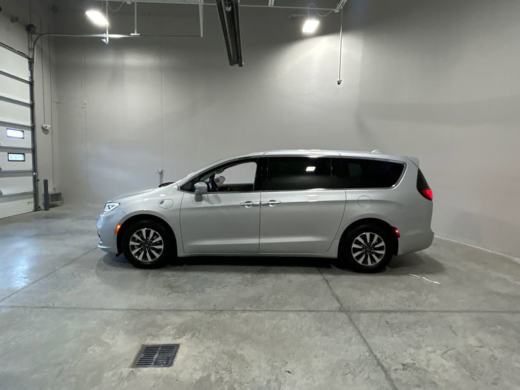 Used 2022 Chrysler Pacifica Touring-L image 9