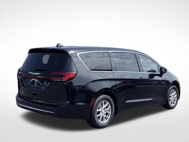 Used 2025 Chrysler Pacifica Select FWD image 6