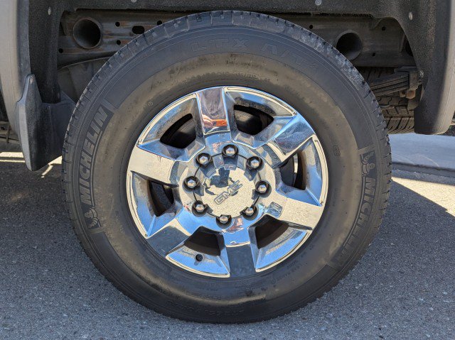 Used 2016 GMC Sierra 2500 SLT w/ All-Terrain HD Package AWD/4WD image 29