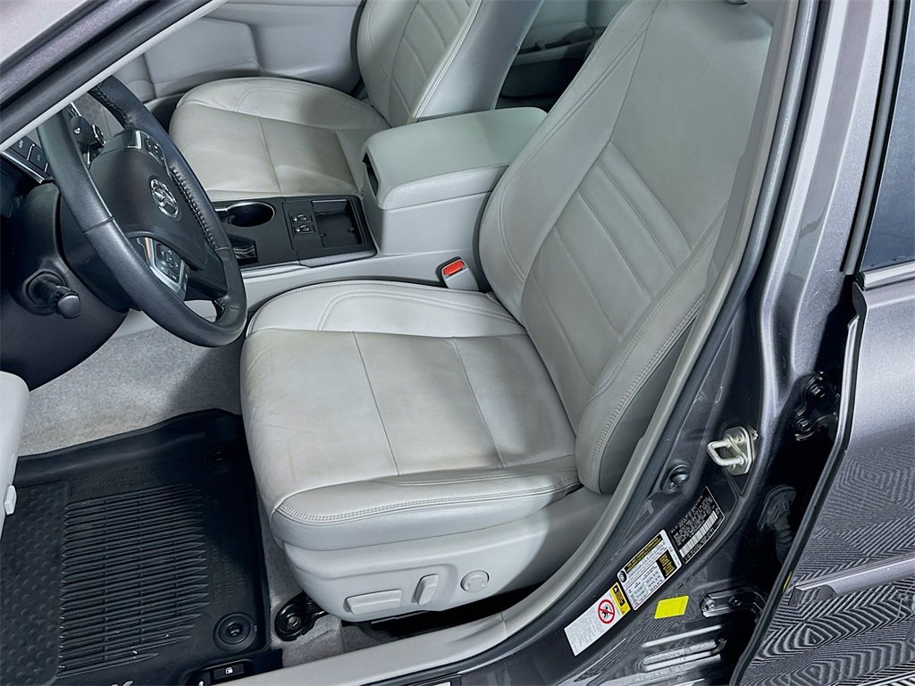 Used 2017 Toyota Camry XLE image 18