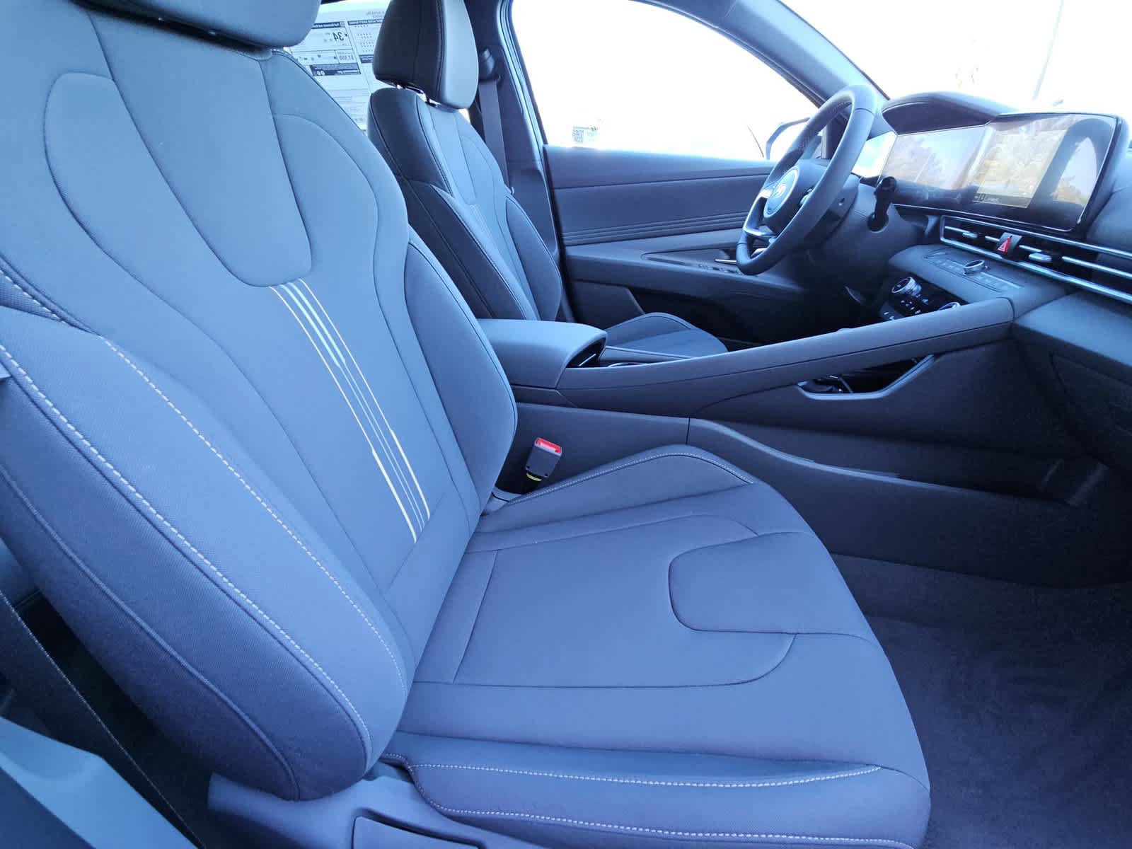 Used 2025 Hyundai Elantra SEL w/ Cargo Package FWD image 18