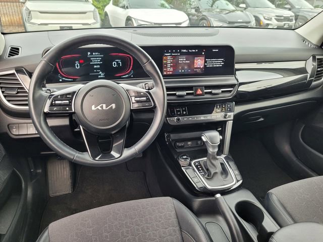Certified 2025 Kia Seltos S image 20