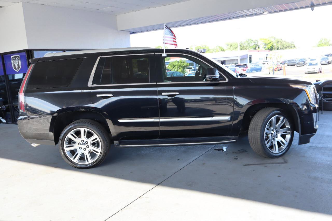 Used 2018 Cadillac Escalade Luxury RWD image 4