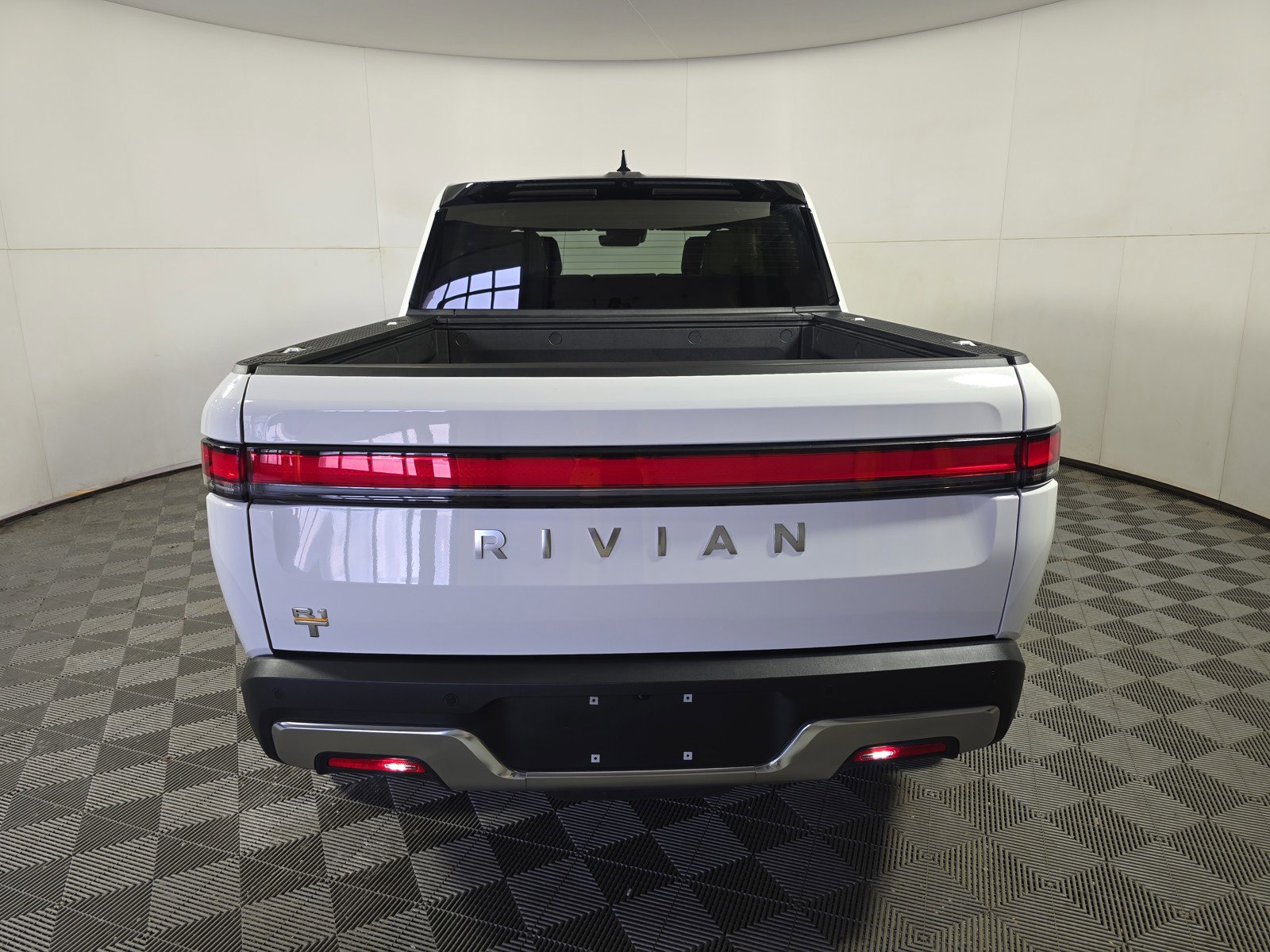 Used 2023 Rivian R1T Adventure AWD/4WD image 4