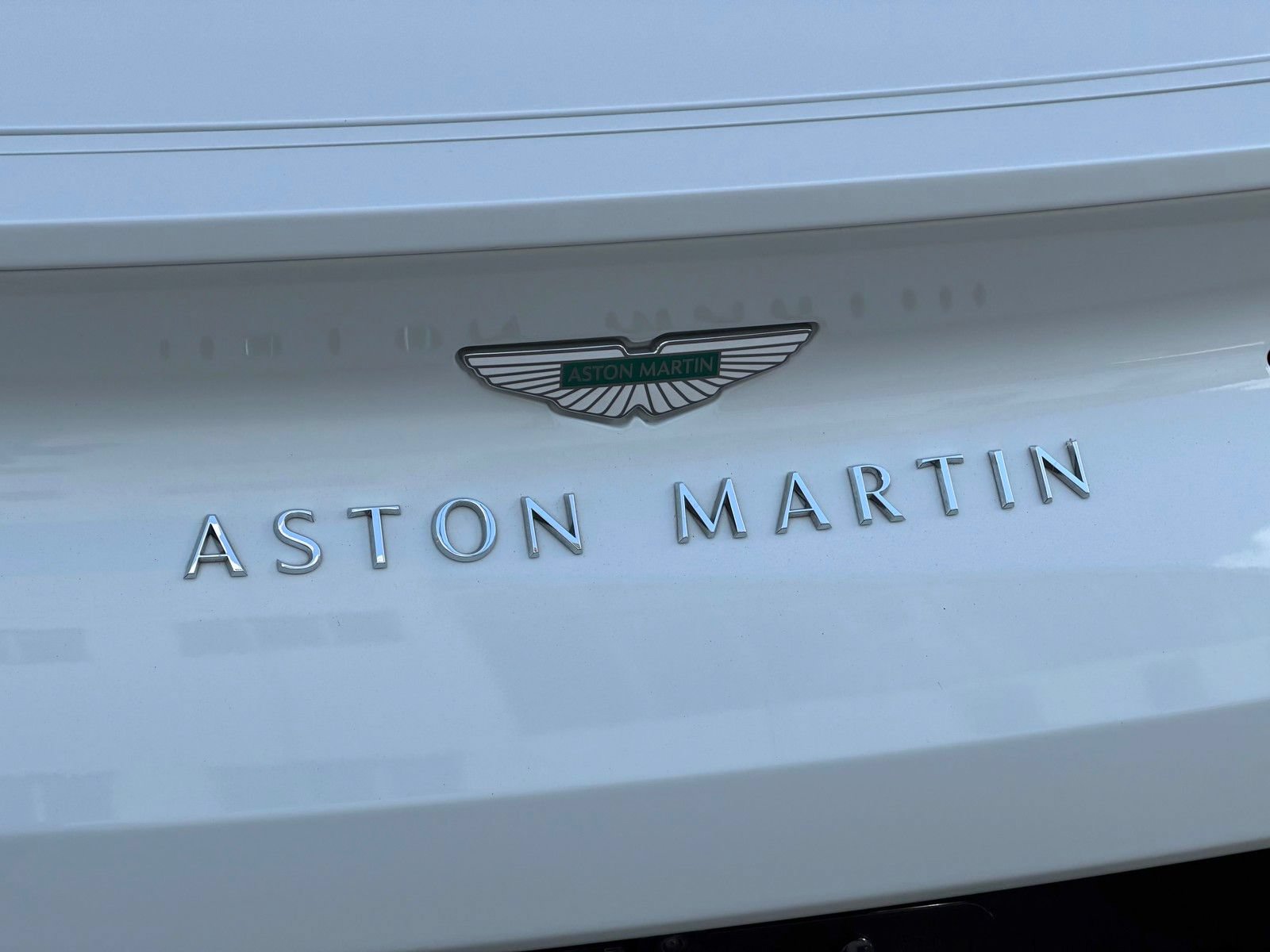 Used 2025 Aston Martin DB12 Convertible RWD image 22