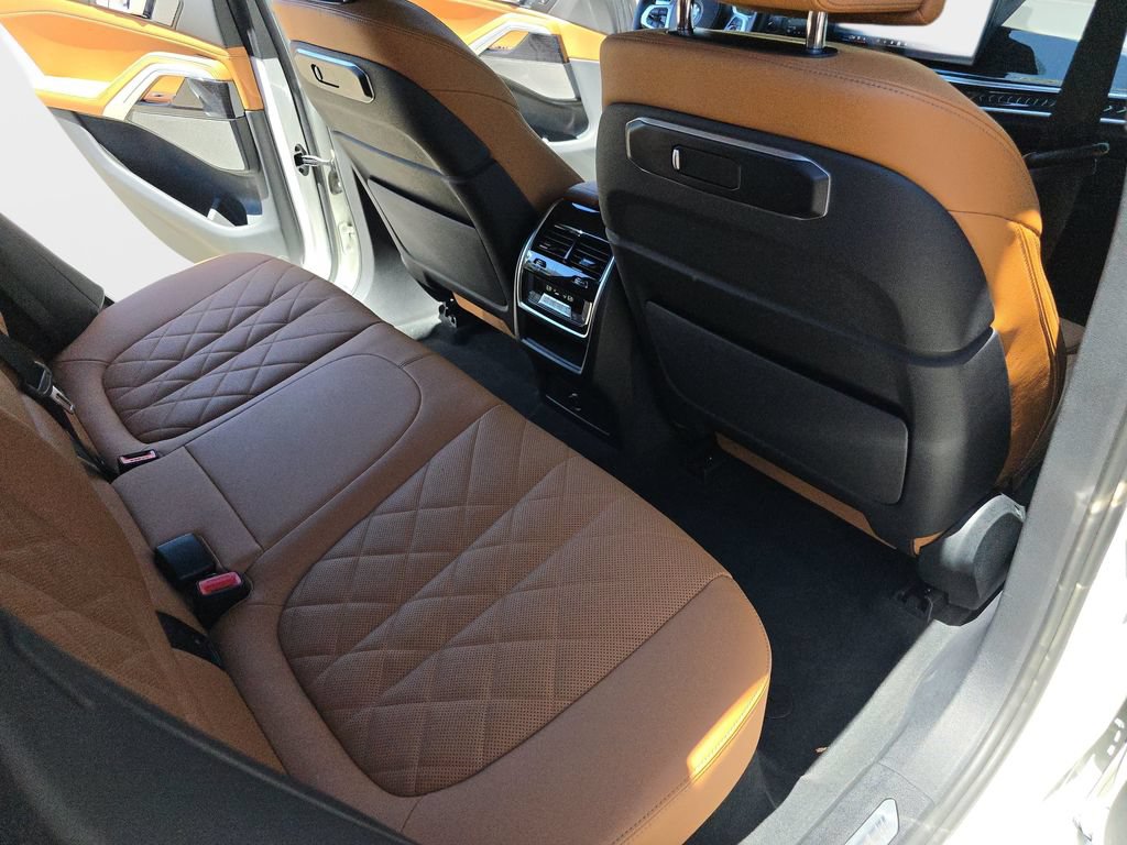 Used 2024 BMW X6 xDrive40i w/ Premium Package AWD/4WD image 13