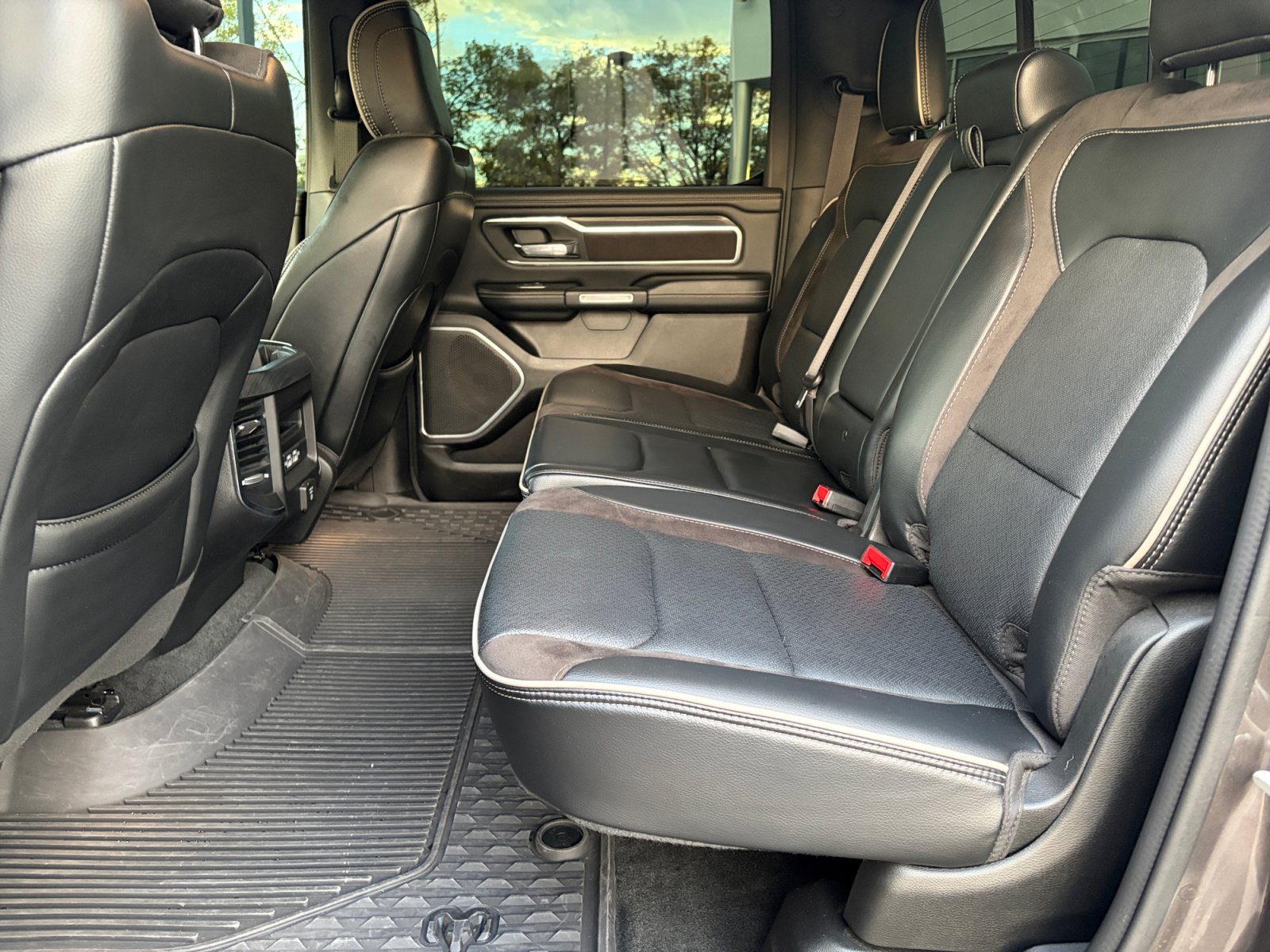 Used 2023 RAM 1500 Laramie AWD/4WD image 17