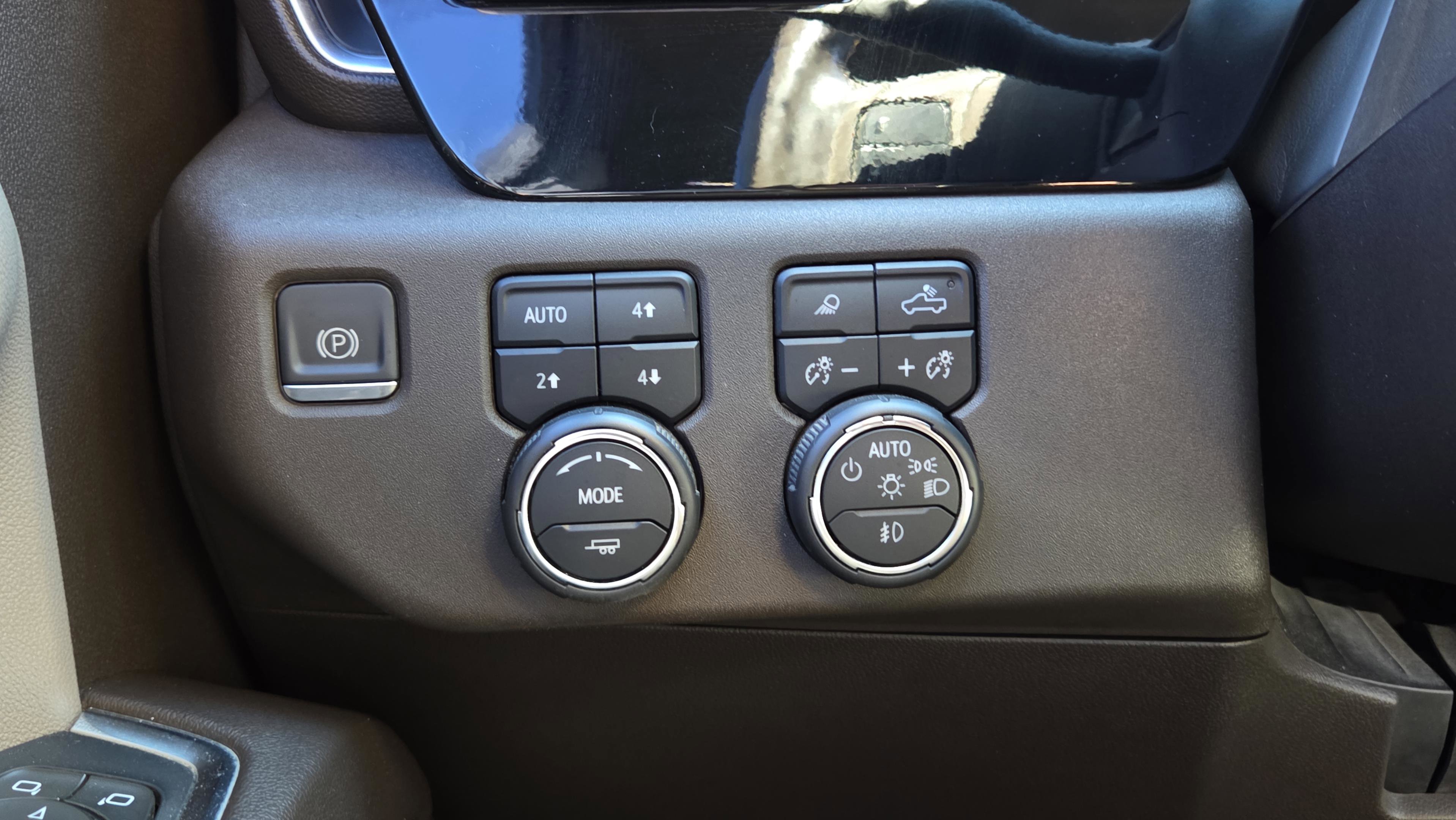 Used 2024 Chevrolet Silverado 2500 LTZ w/ LTZ Plus Package image 29