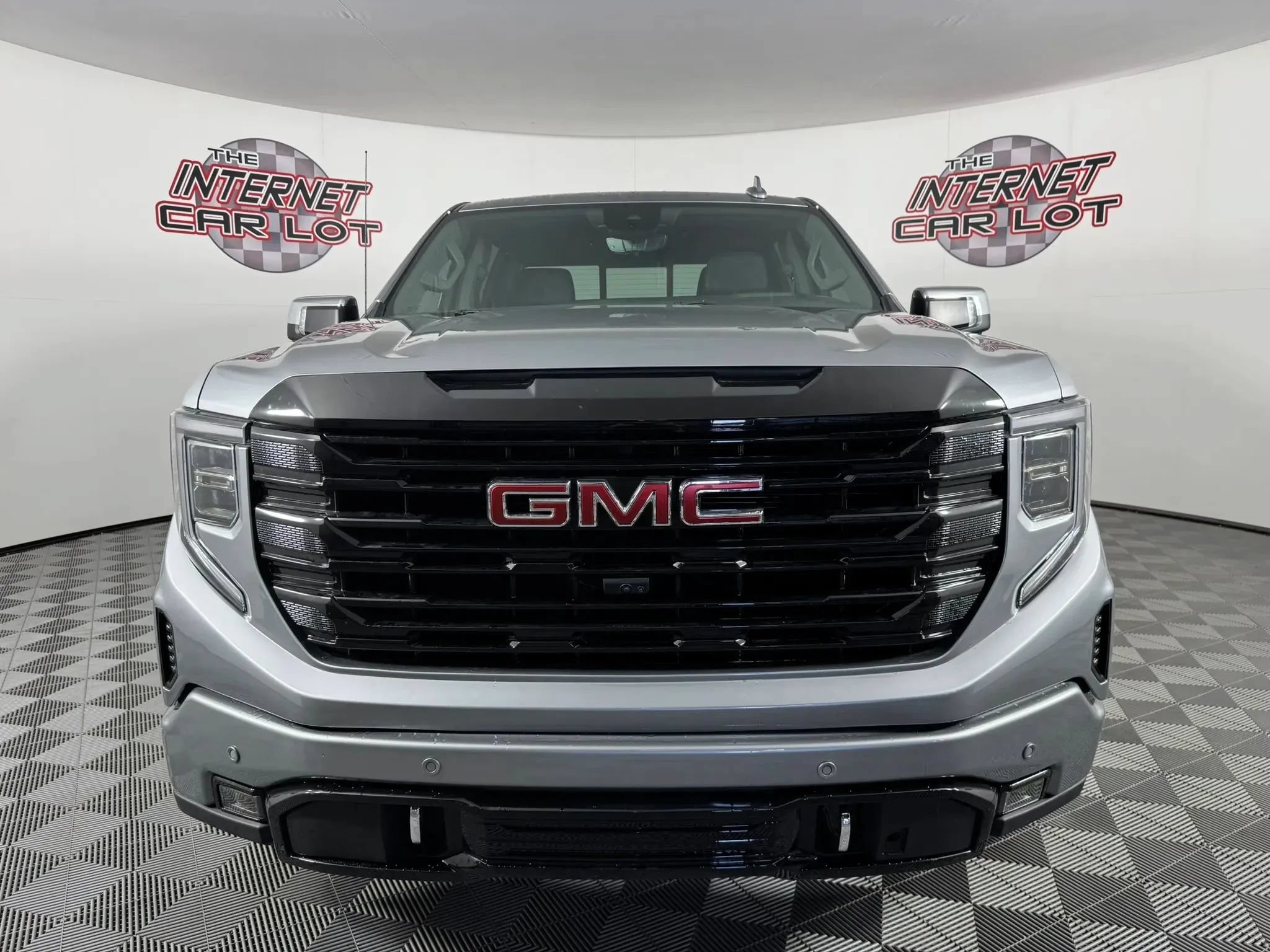 Used 2024 GMC Sierra 1500 Denali w/ Denali Reserve Package AWD/4WD image 2