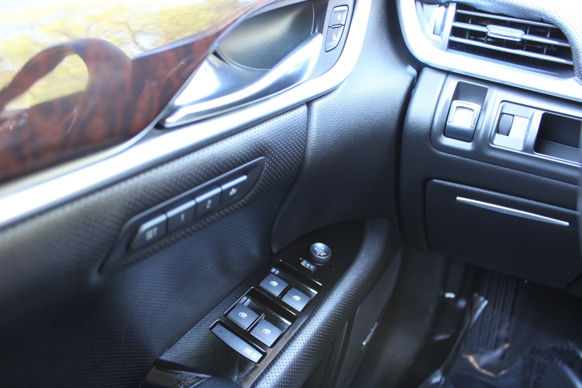 Used 2013 Cadillac XTS Luxury image 22