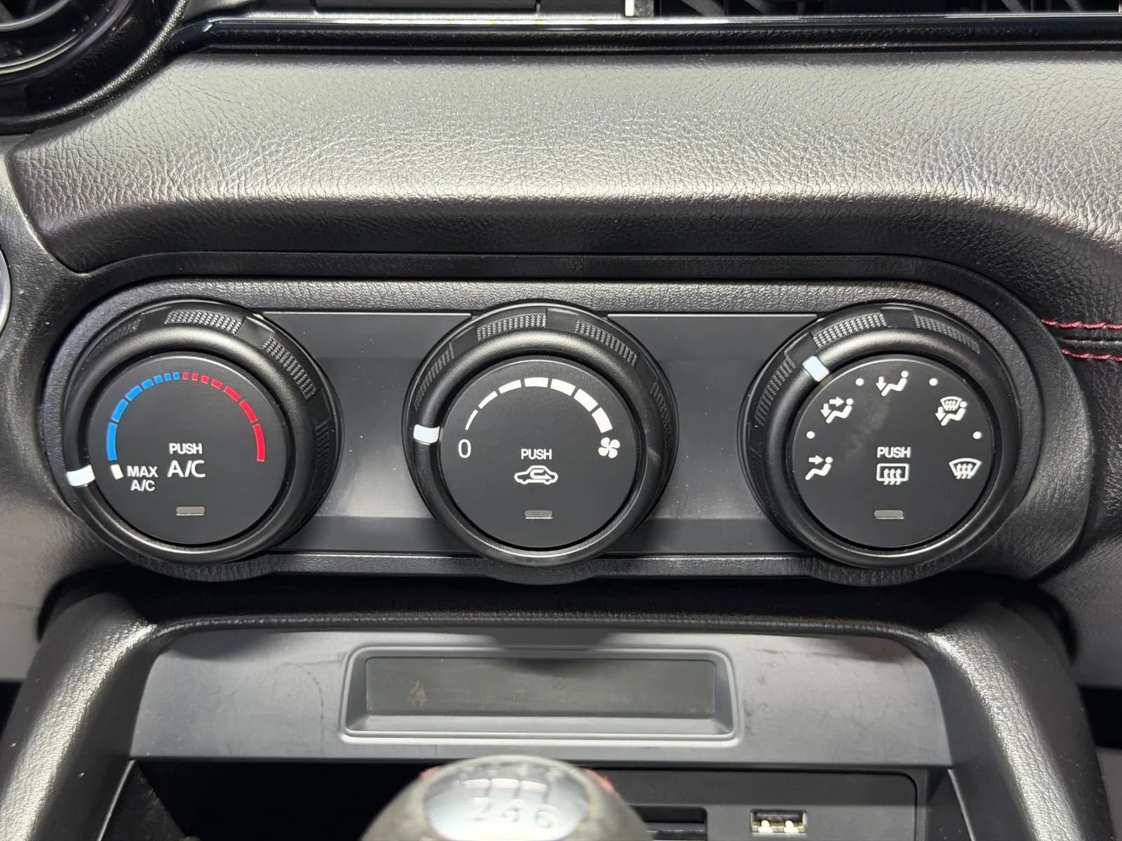 Used 2016 MAZDA MX-5 Miata Club RWD image 28