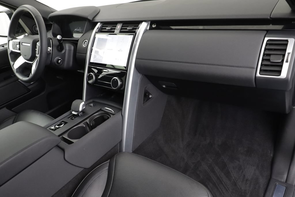 Certified 2025 Land Rover Discovery S AWD/4WD image 21