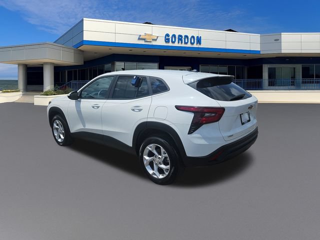 Used 2024 Chevrolet Trax LS w/ LS Convenience Package FWD image 3