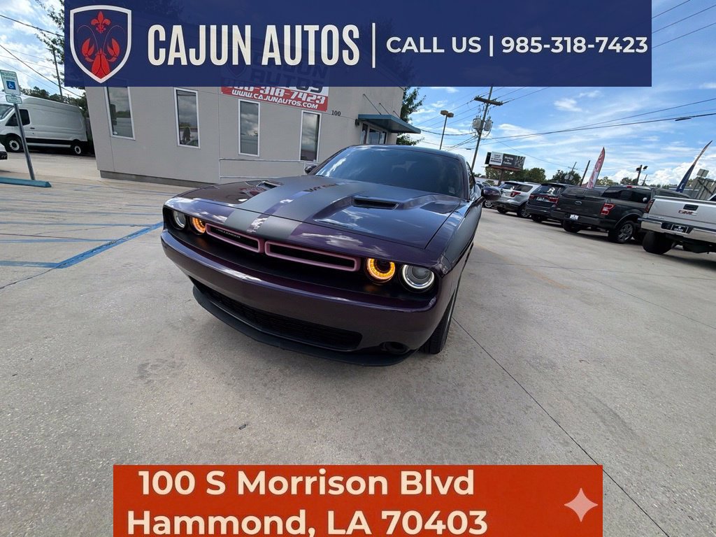 Used 2020 Dodge Challenger SXT RWD image 3