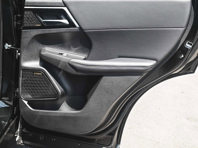 New 2025 Mitsubishi Outlander SE image 13