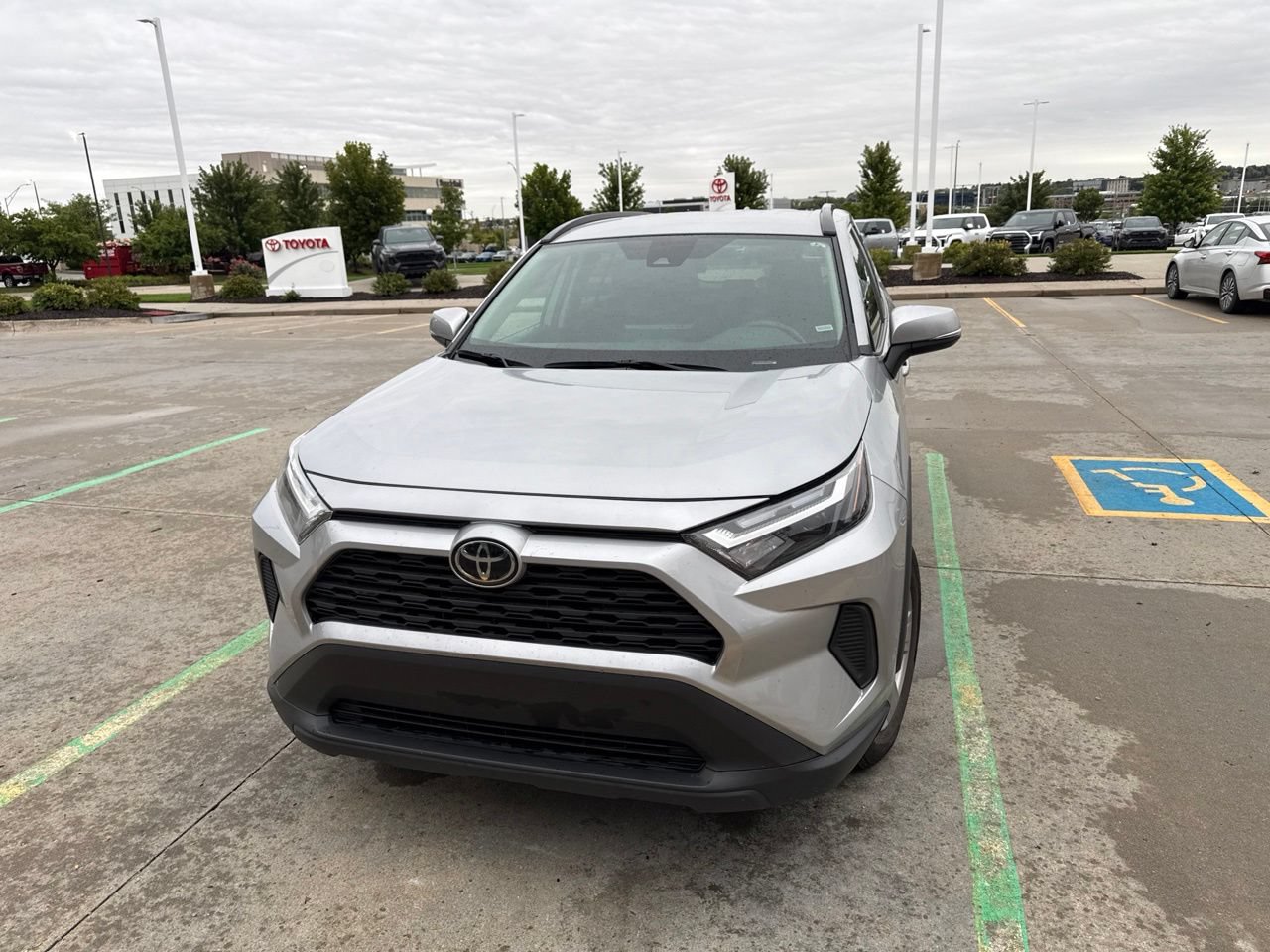 Used 2025 Toyota RAV4 XLE AWD/4WD video 1