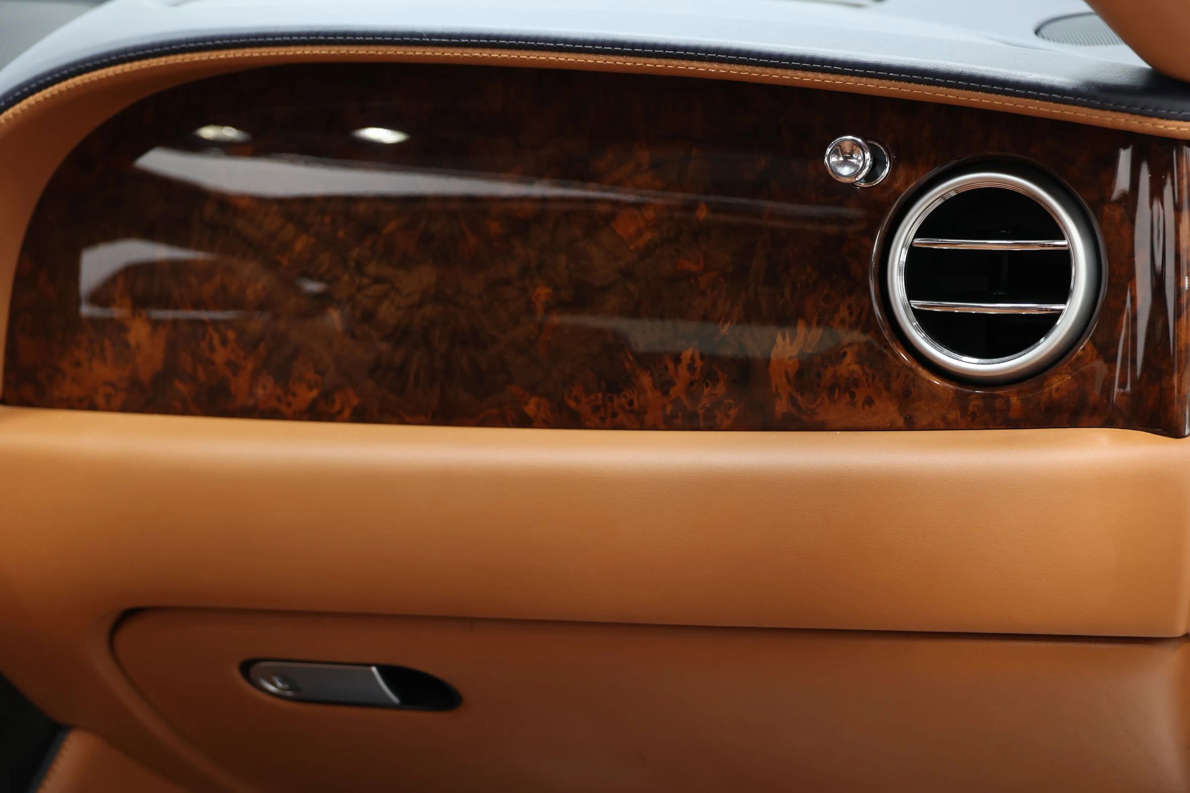 Used 2014 Bentley Flying Spur W12 image 90