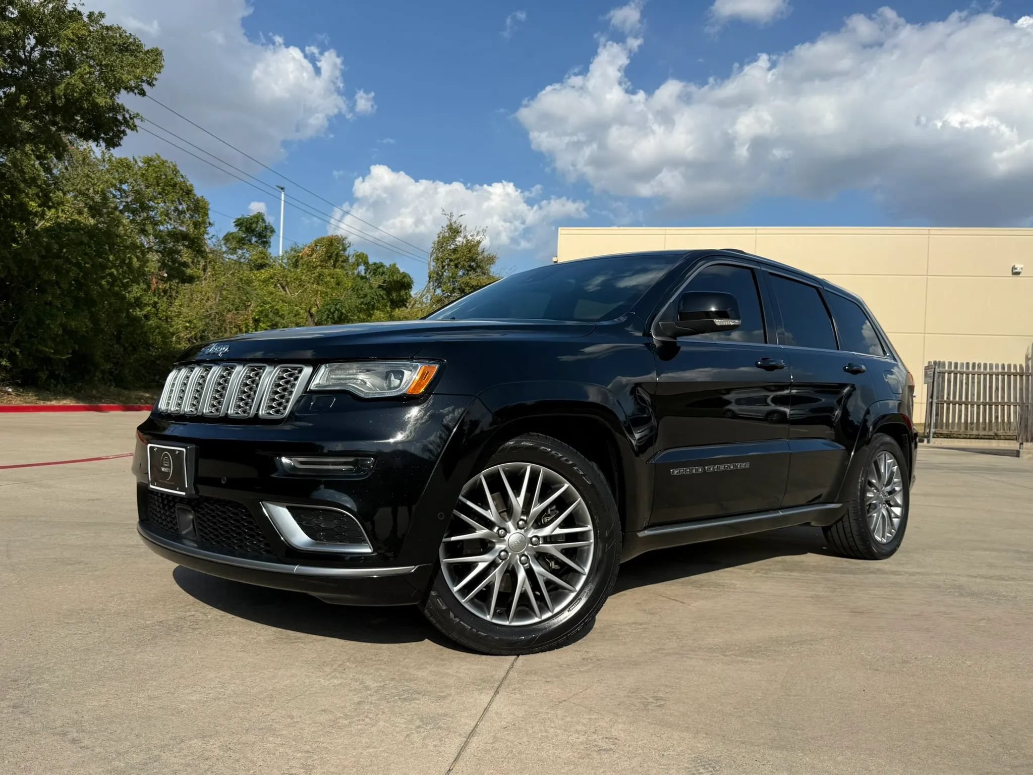 Used 2017 Jeep Grand Cherokee Summit w/ Platinum Series Group AWD/4WD image 18