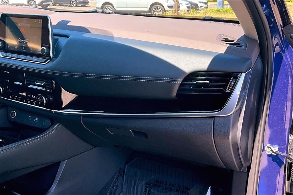 Used 2023 Nissan Rogue SL image 19